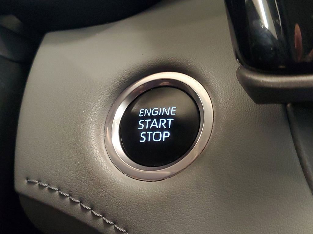 Used 2024 Toyota Highlander LE FWD image 31