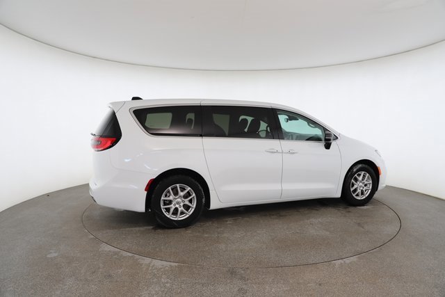Used 2024 Chrysler Pacifica Touring-L image 20