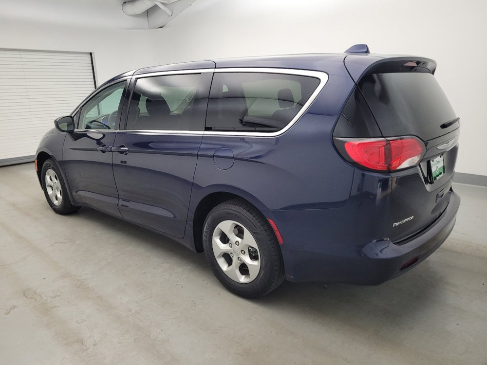 Used 2017 Chrysler Pacifica LX w/ Tire & Wheel Group FWD image 3