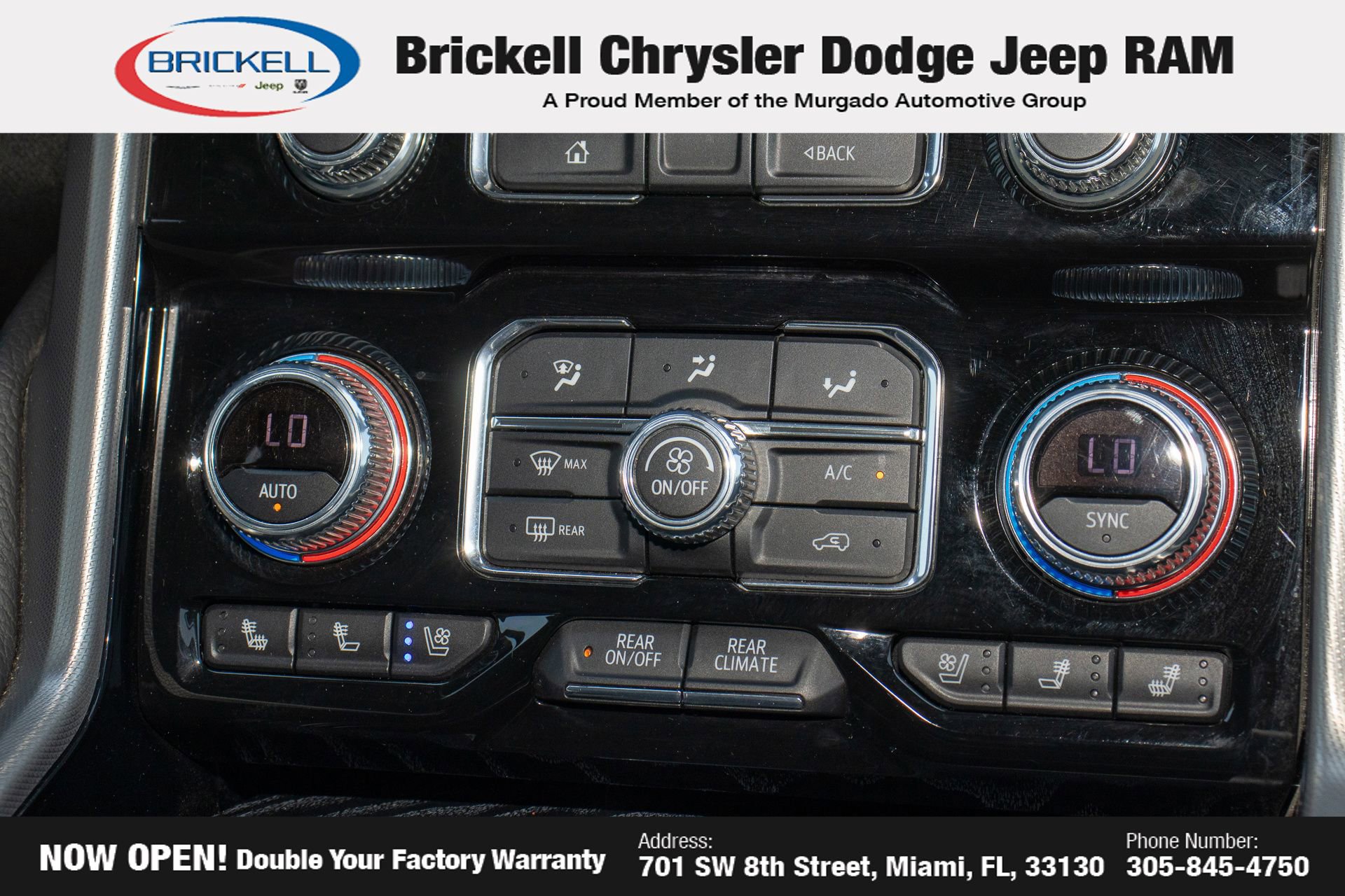 Used 2023 GMC Yukon XL Denali AWD/4WD image 24