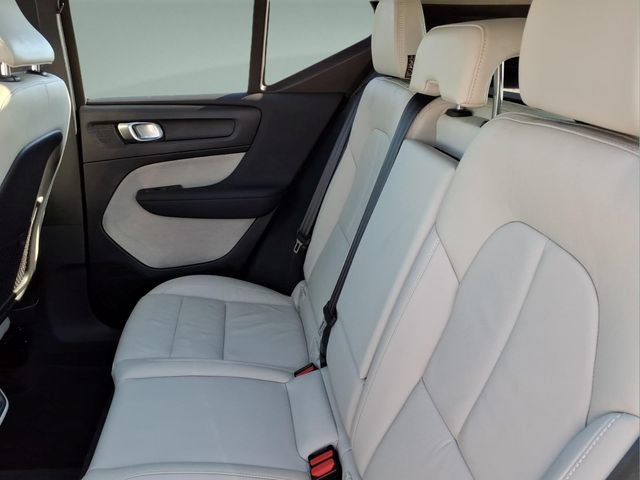 Used 2023 Volvo XC40 B4 Ultimate FWD image 18