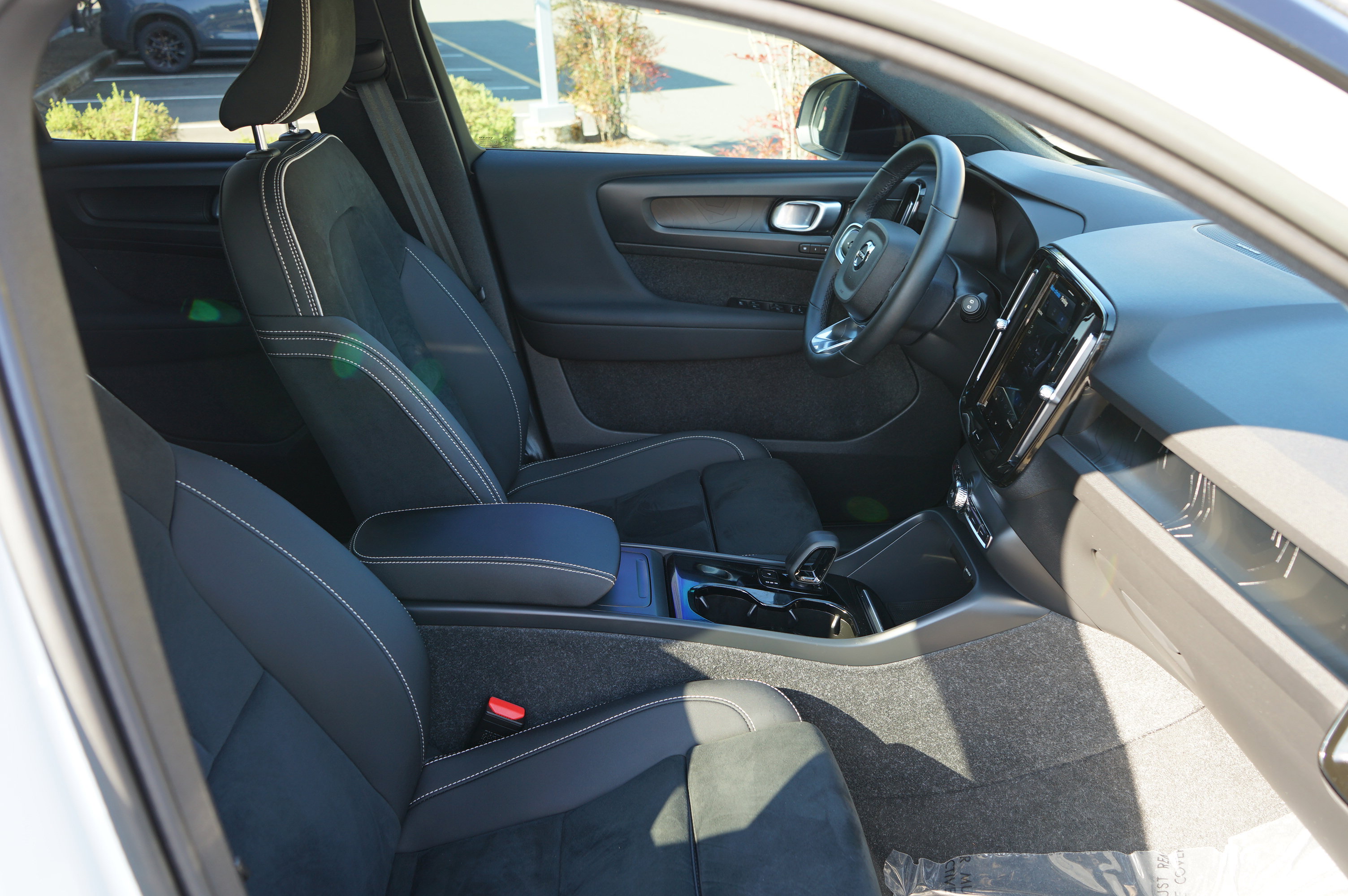 Used 2023 Volvo XC40 Recharge Ultimate image 38