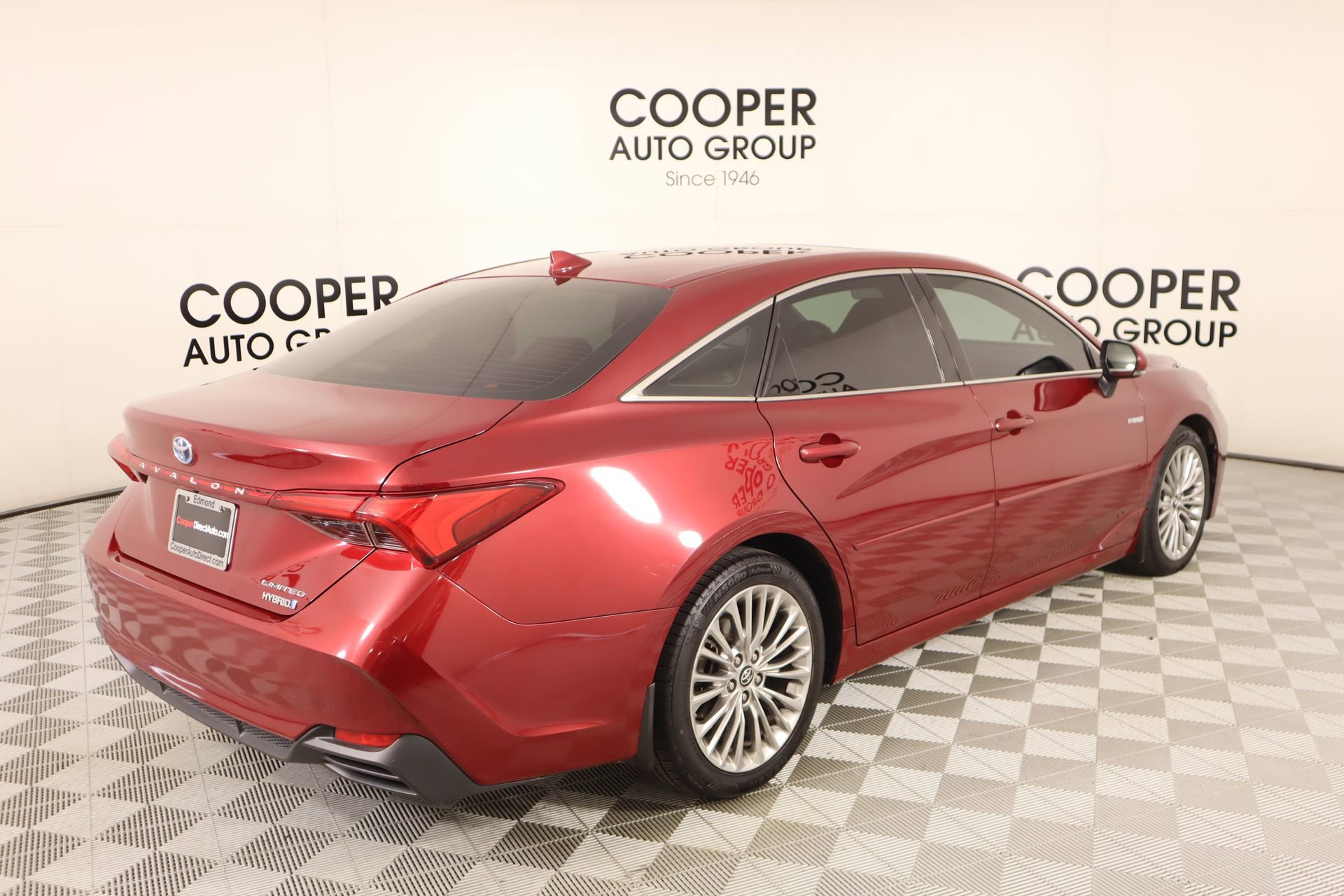 Used 2019 Toyota Avalon Limited image 22