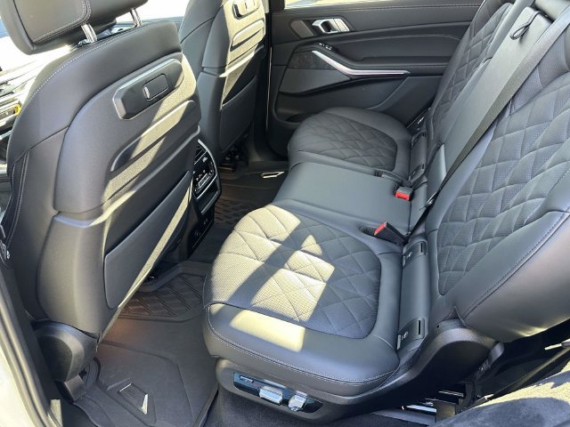 Used 2026 BMW X7 xDrive40i w/ Premium Package AWD/4WD image 19