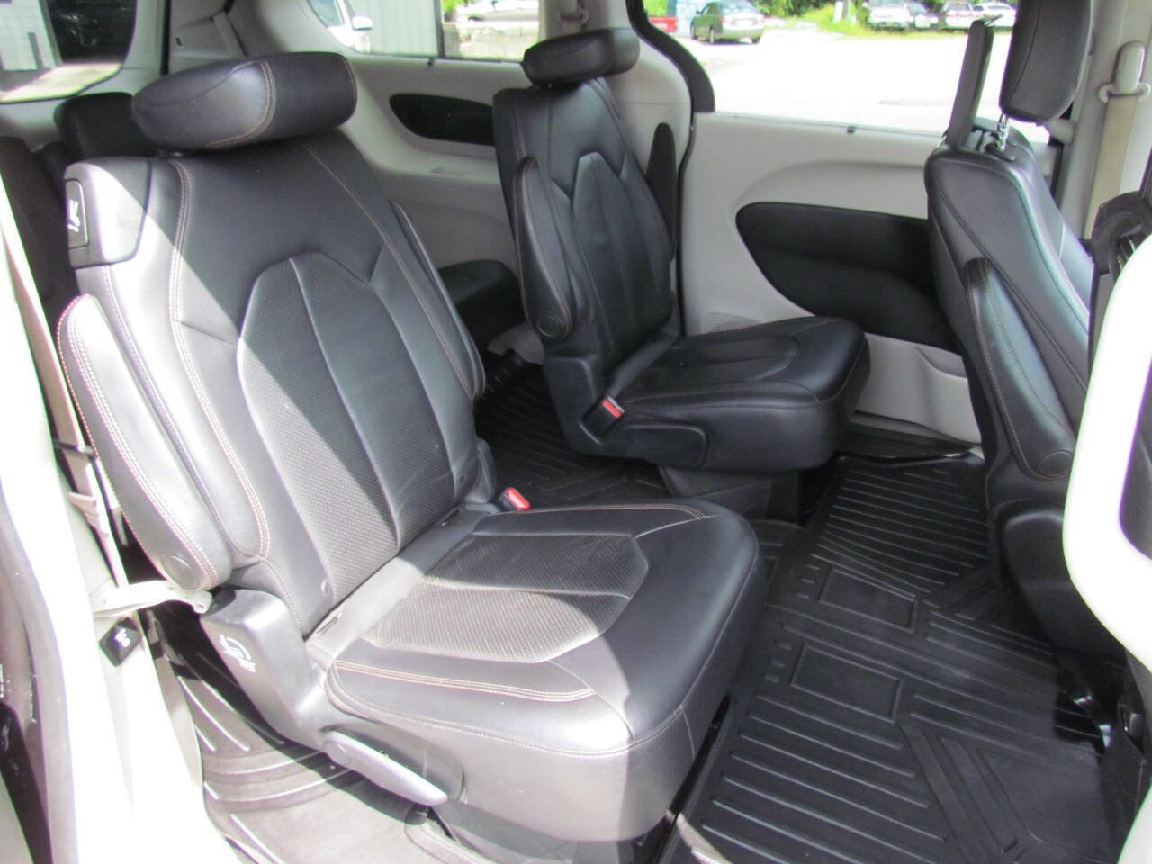 Used 2017 Chrysler Pacifica Touring-L Plus w/ Advanced Safetytec Group image 18
