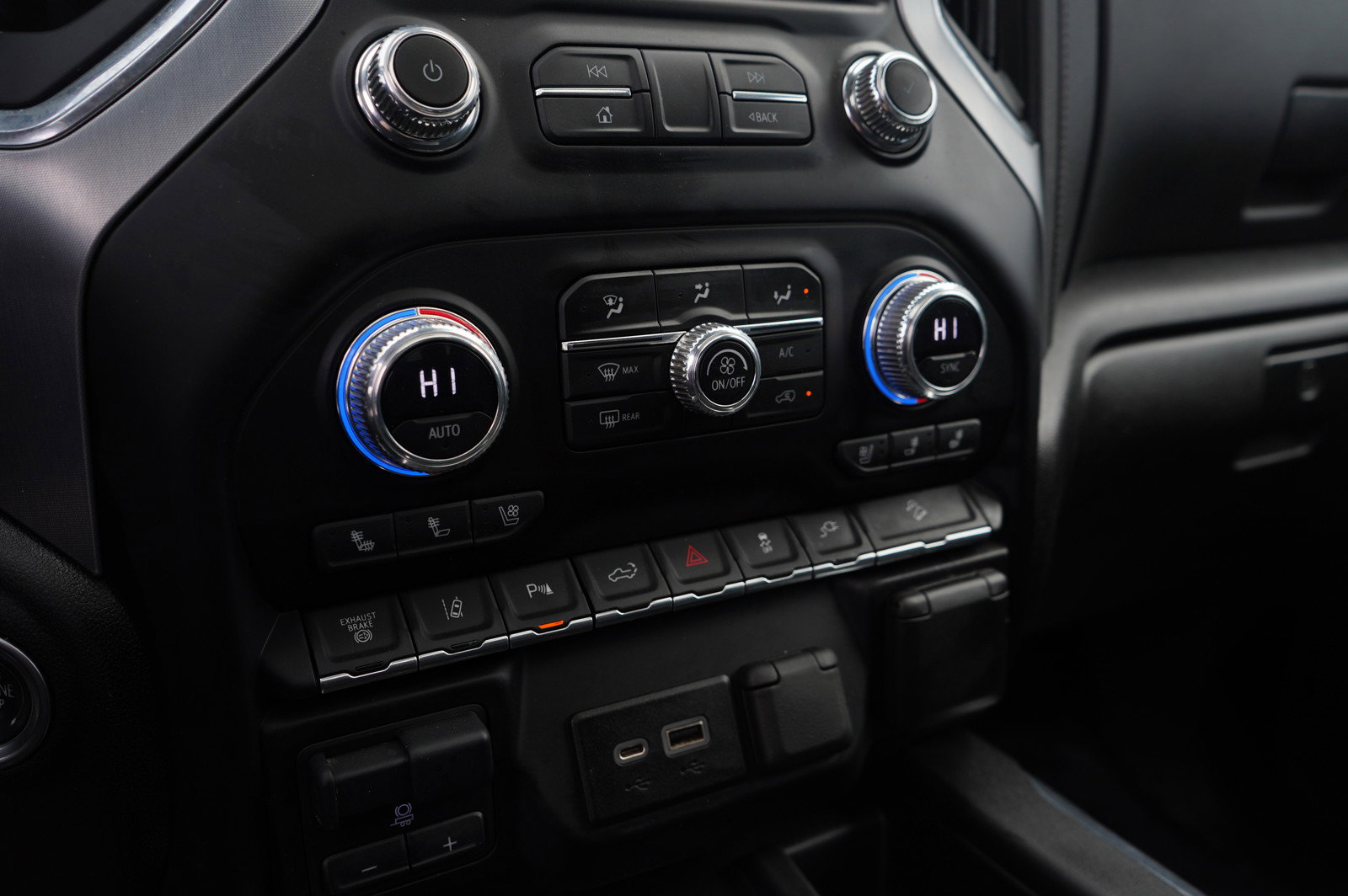 Used 2023 GMC Sierra 3500 SLT w/ SLT Premium Package image 21