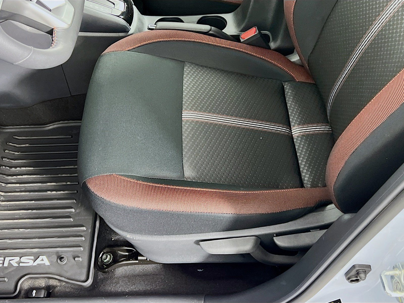 New 2025 Nissan Versa SR w/ Trunk Package FWD image 4