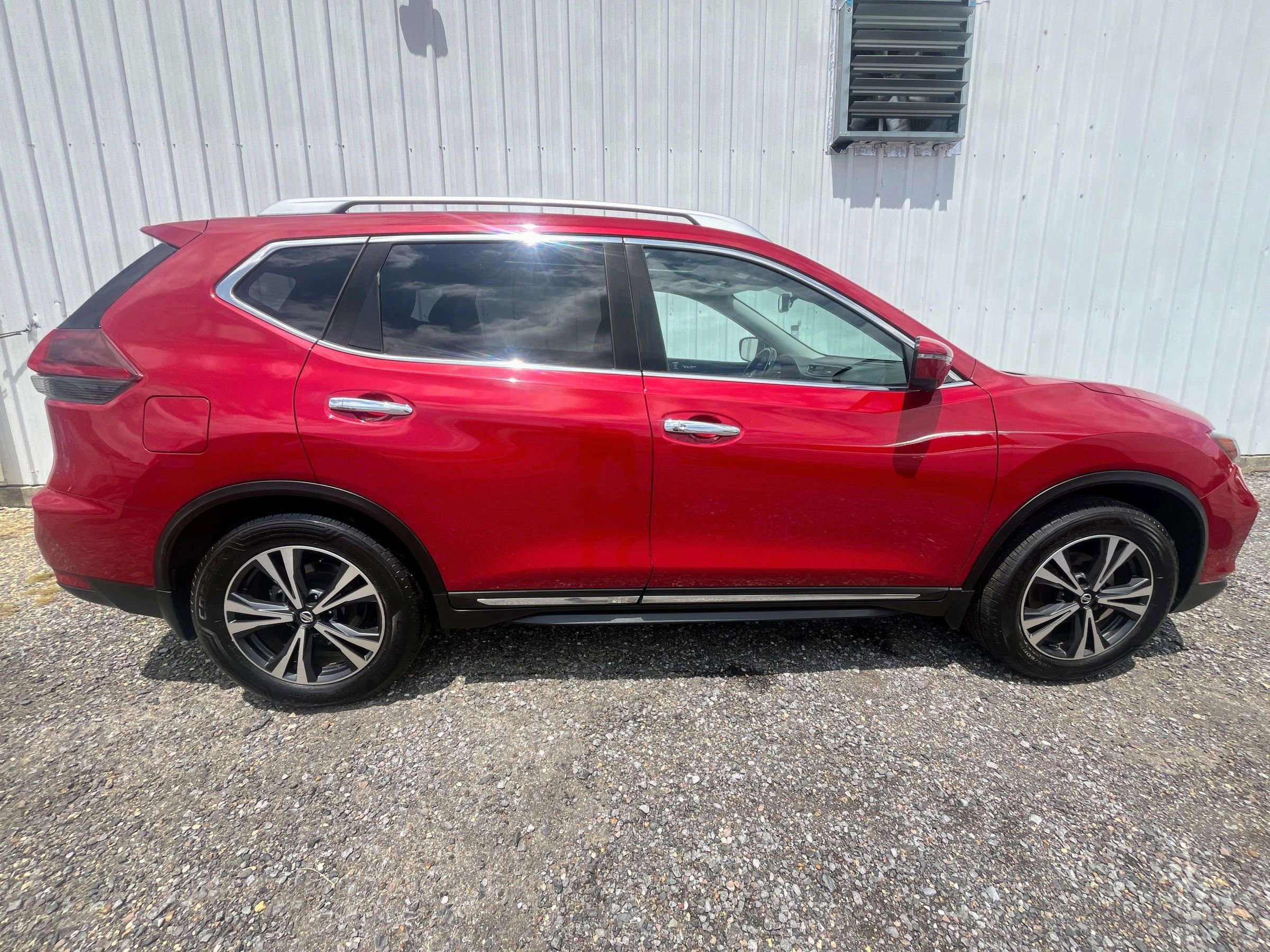 Used 2017 Nissan Rogue SL w/ SL Premium Package image 5