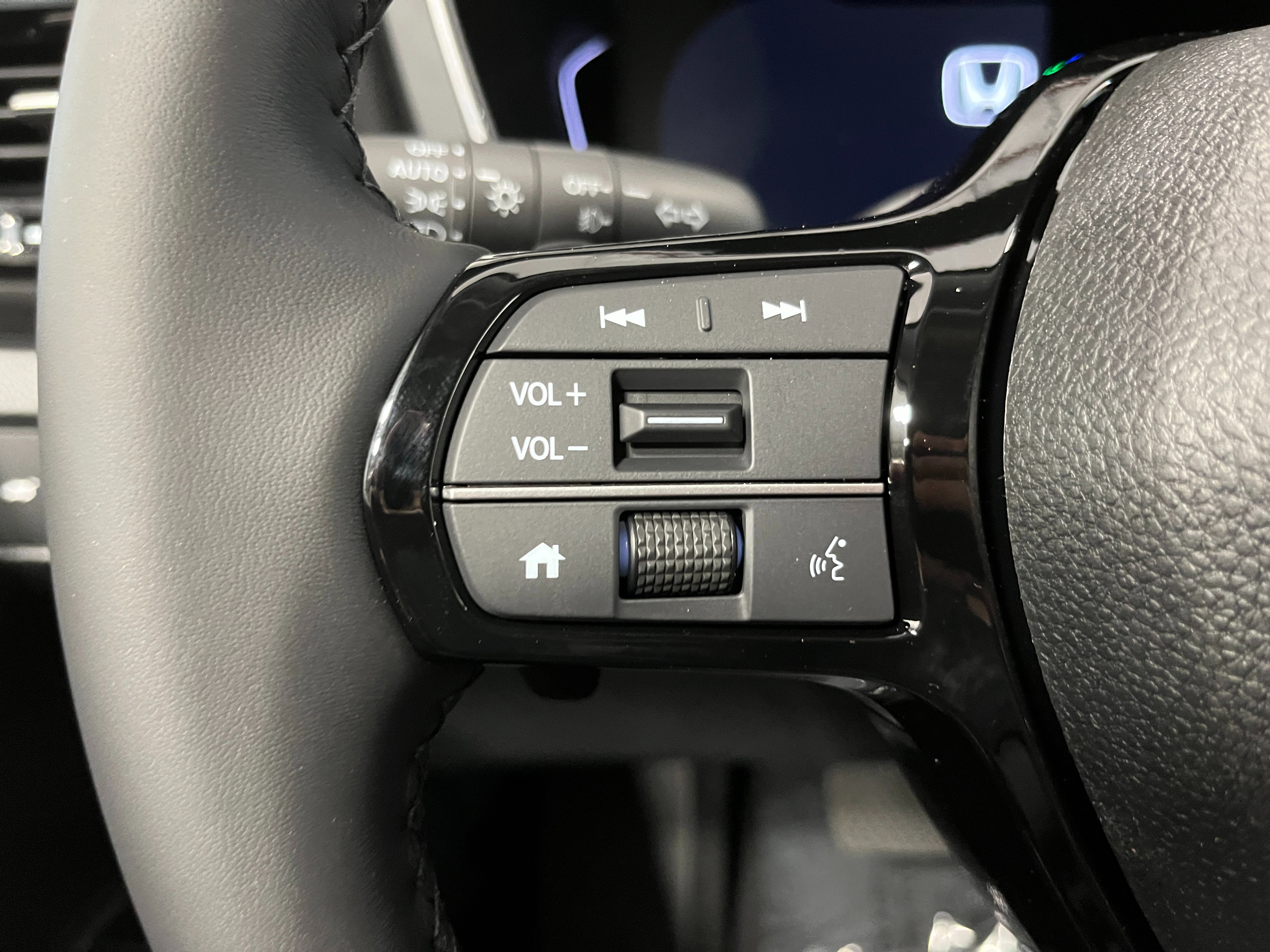 New 2025 Honda Pilot Touring image 13