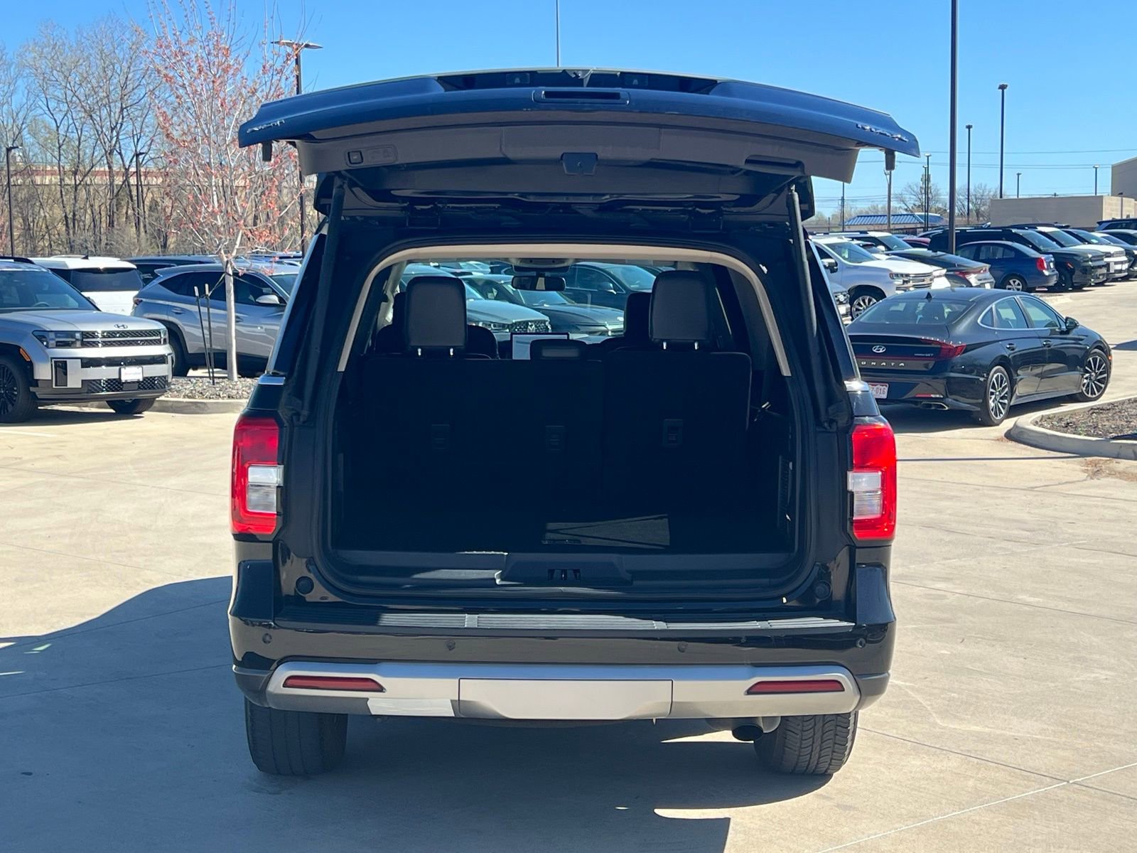 Used 2024 Ford Expedition Max XLT image 14