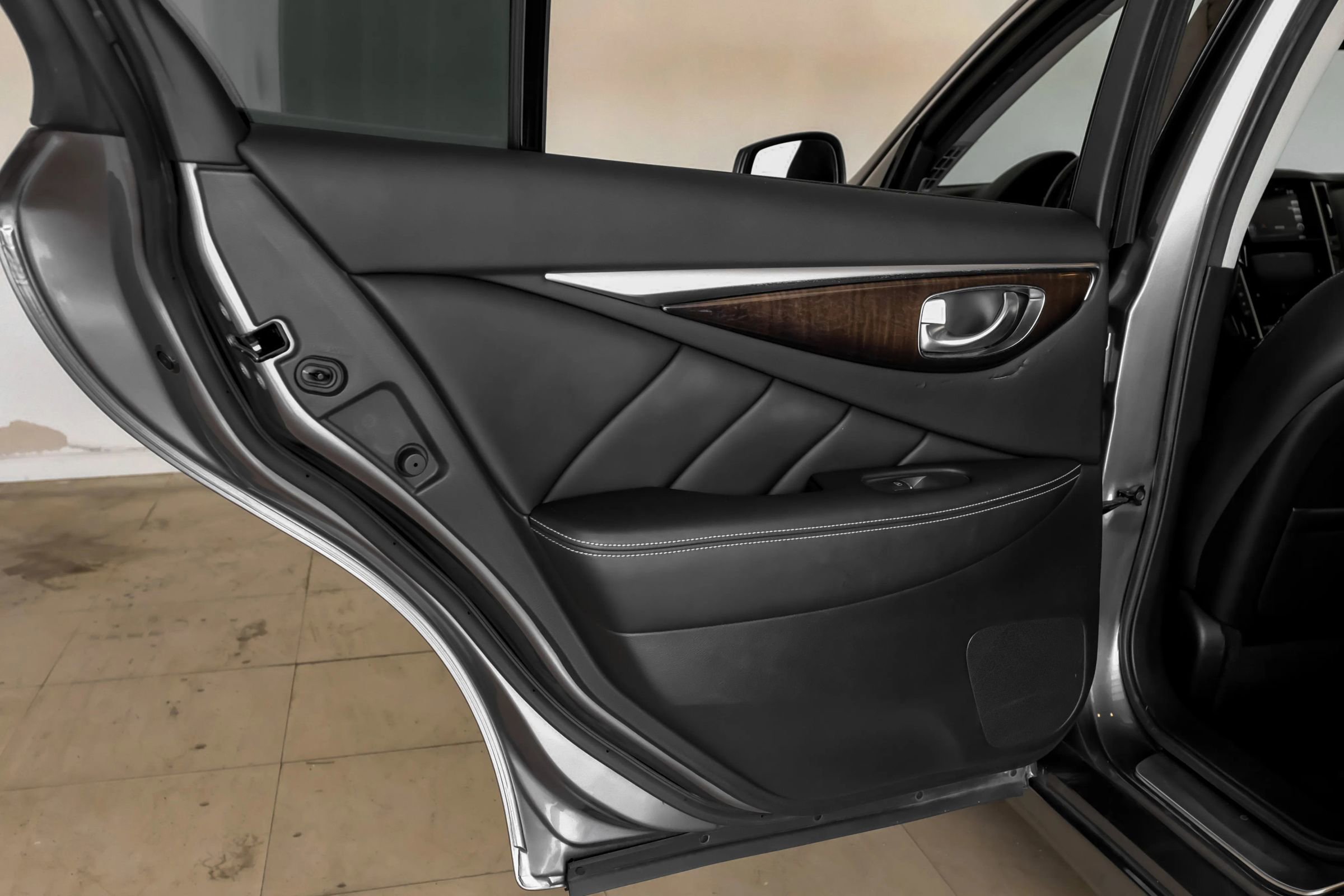 Used 2017 INFINITI Q50 3.0t Premium w/ Driver Assistance Package image 40