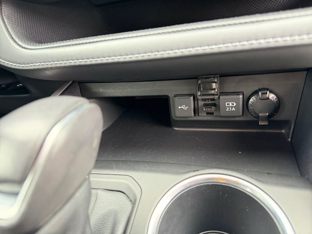 Used 2021 Toyota Highlander XLE image 20