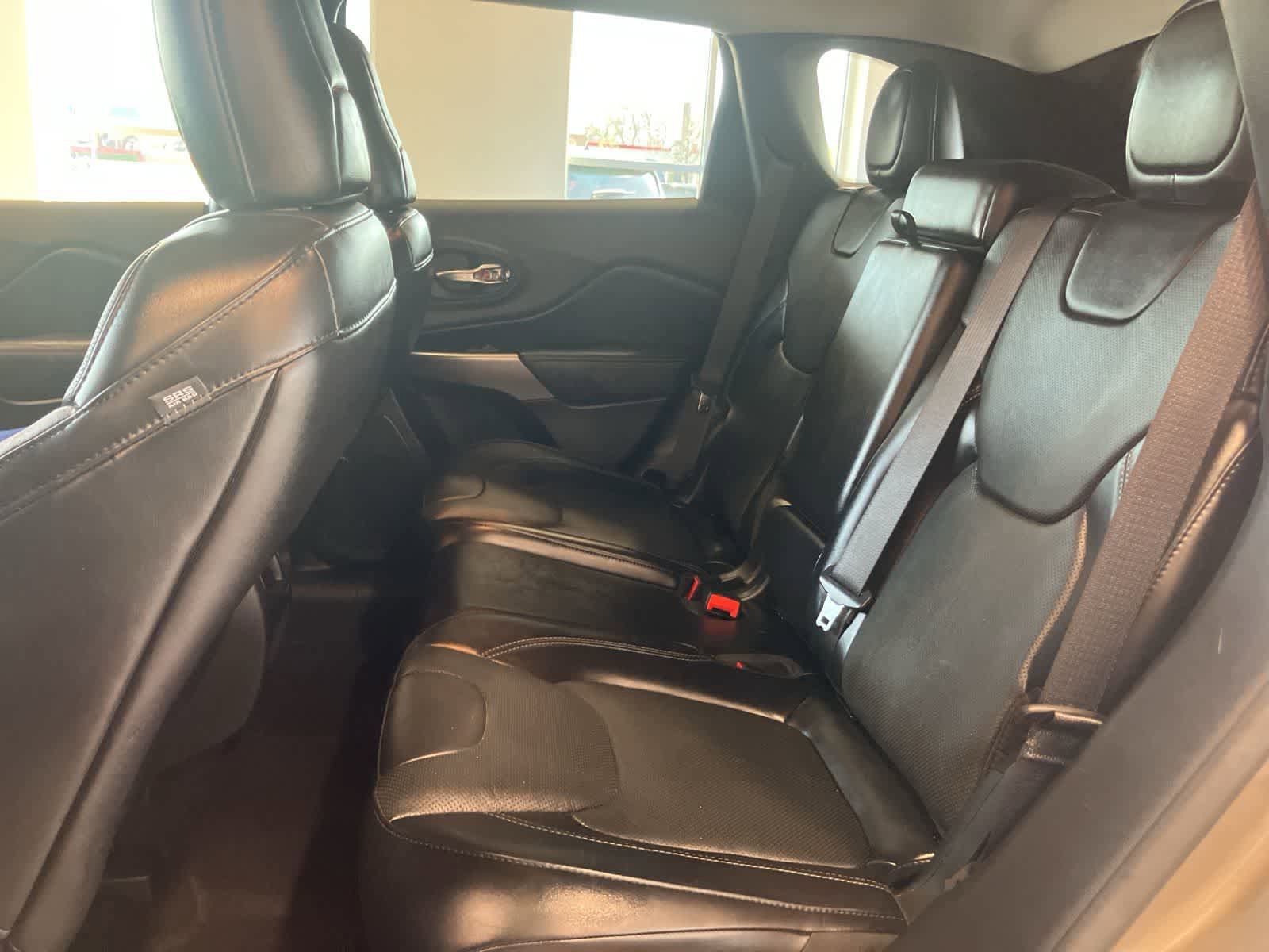 Used 2021 Jeep Cherokee Limited w/ Elite Package AWD/4WD image 26
