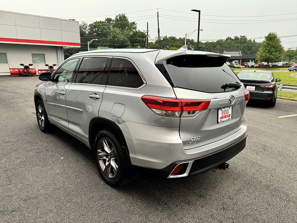 Certified 2017 Toyota Highlander Limited Platinum w/ Carpet Mat Package AWD/4WD image 7