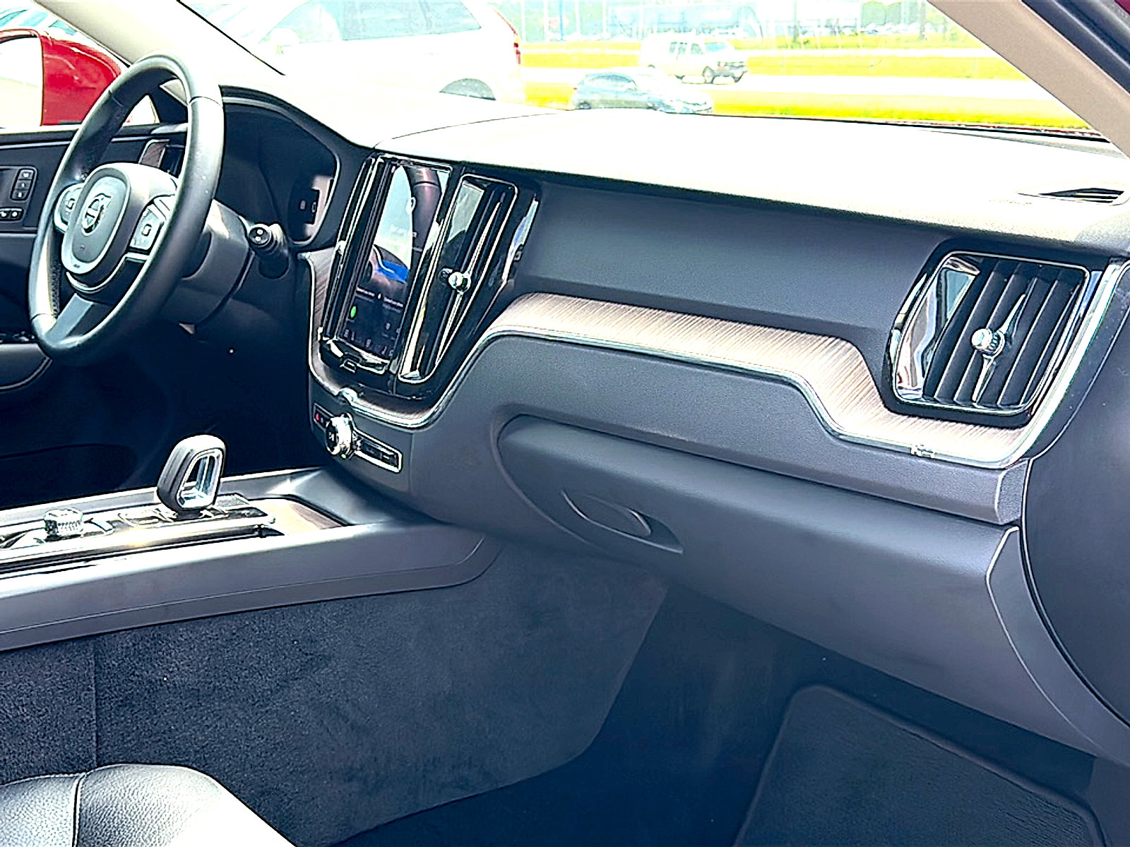 Used 2022 Volvo XC60 B5 Momentum AWD/4WD image 23