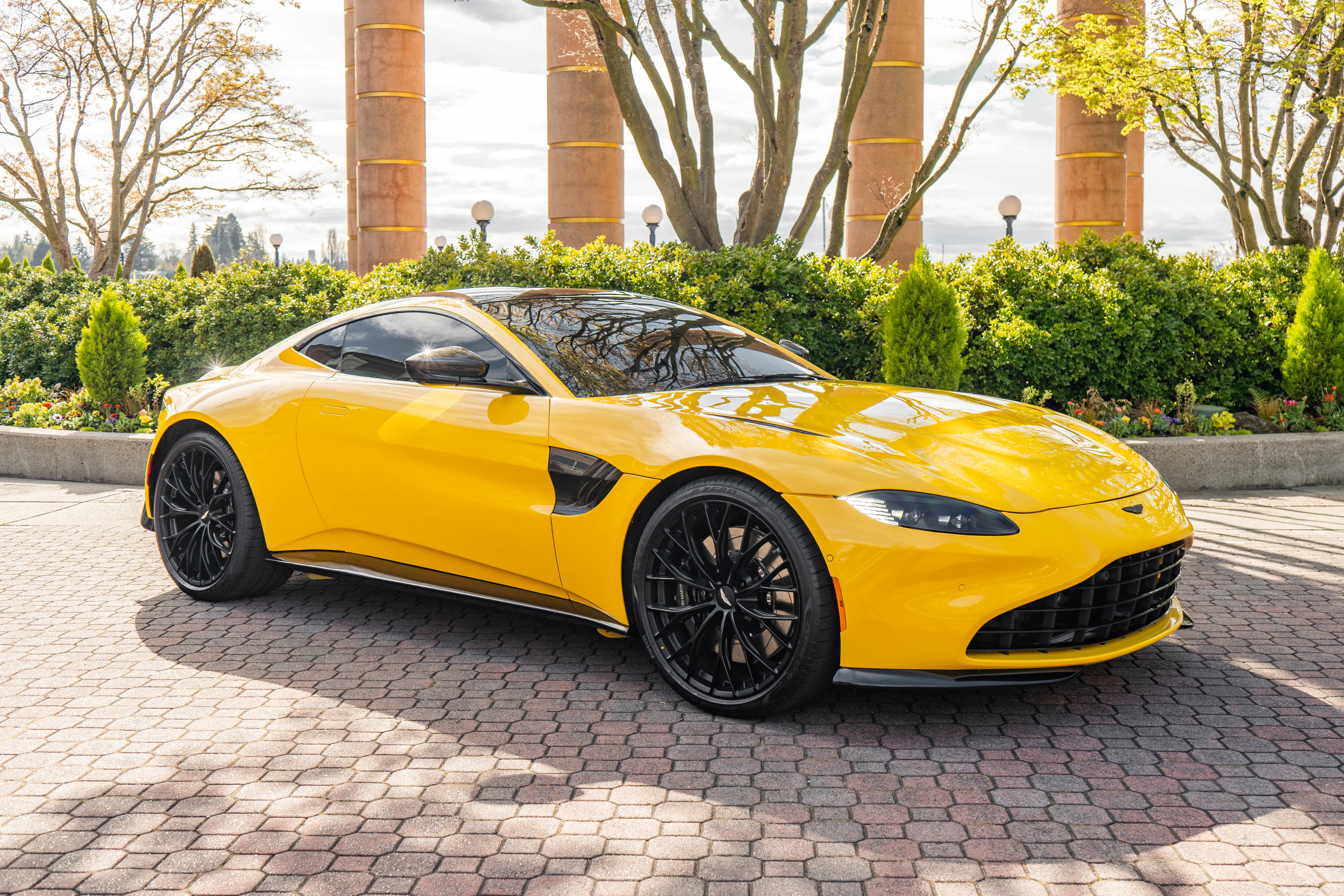 Used 2023 Aston Martin V8 Vantage Coupe image 39