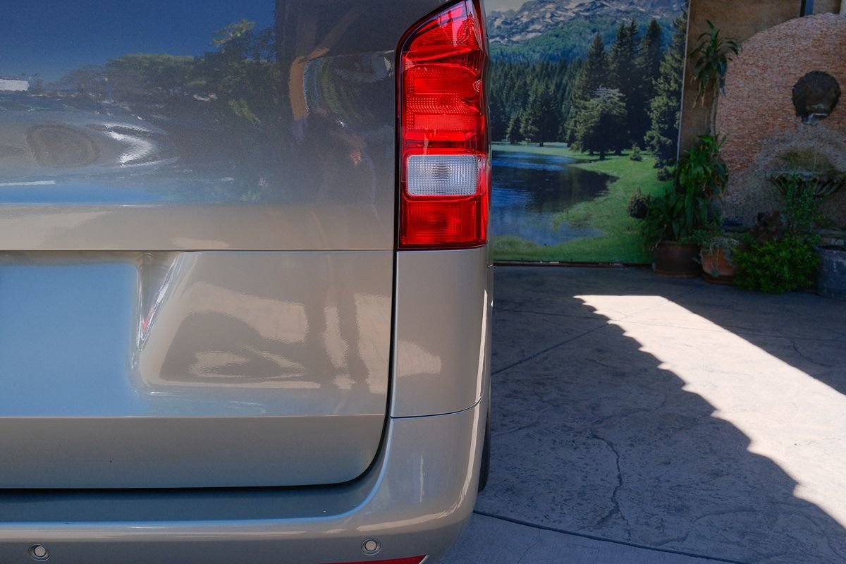Used 2018 Mercedes-Benz Metris Passenger image 34