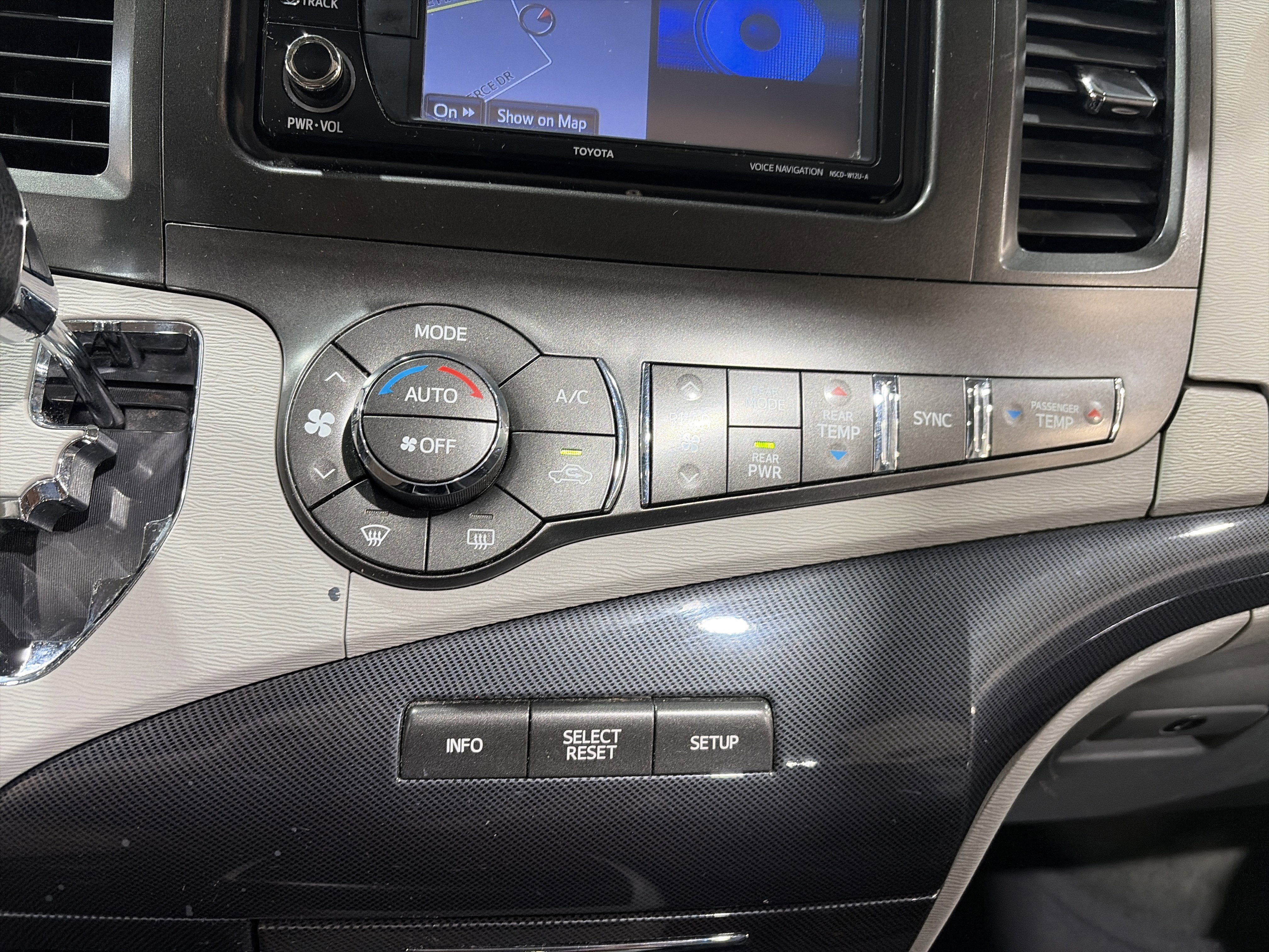 Used 2013 Toyota Sienna SE w/ Premium Pkg w/Entune FWD image 51