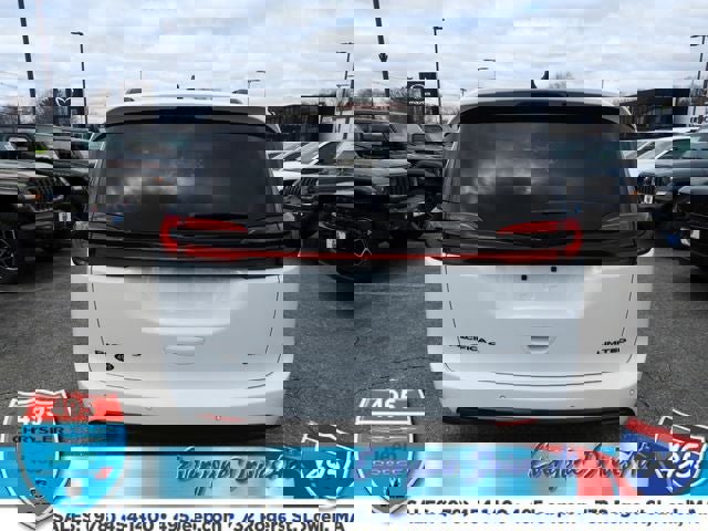 Used 2025 Chrysler Pacifica Limited FWD image 4