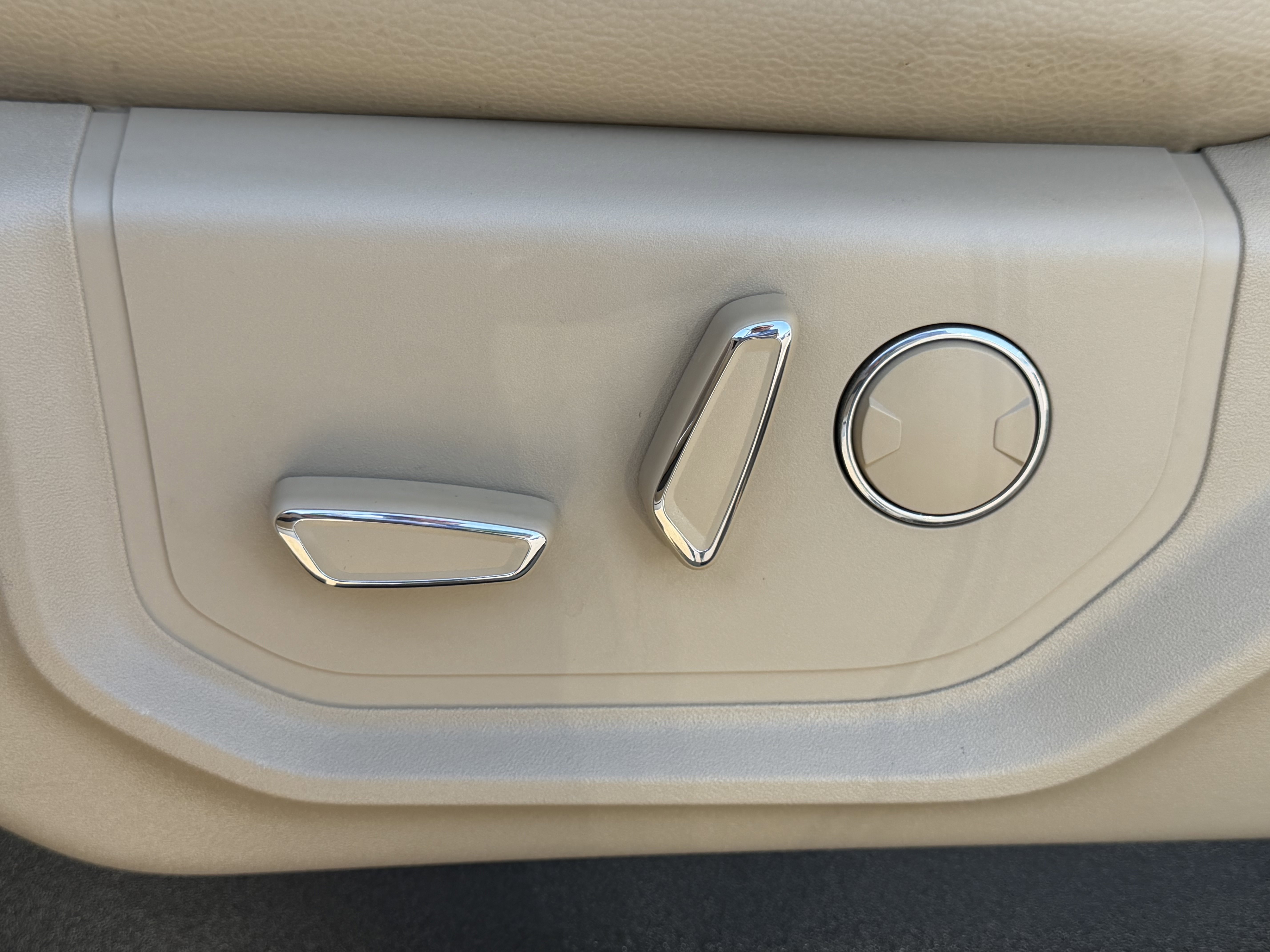 Certified 2017 Ford F250 Lariat w/ Lariat Value Package image 12