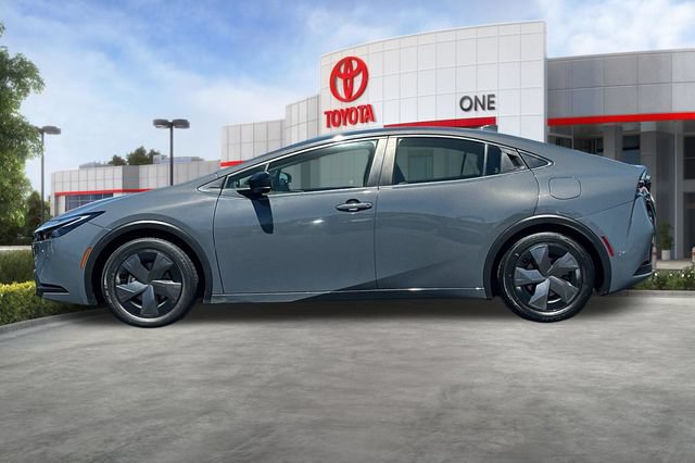 Used 2023 Toyota Prius LE FWD image 8