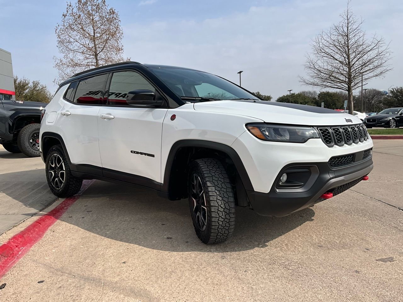 Used 2025 Jeep Compass Trailhawk image 4