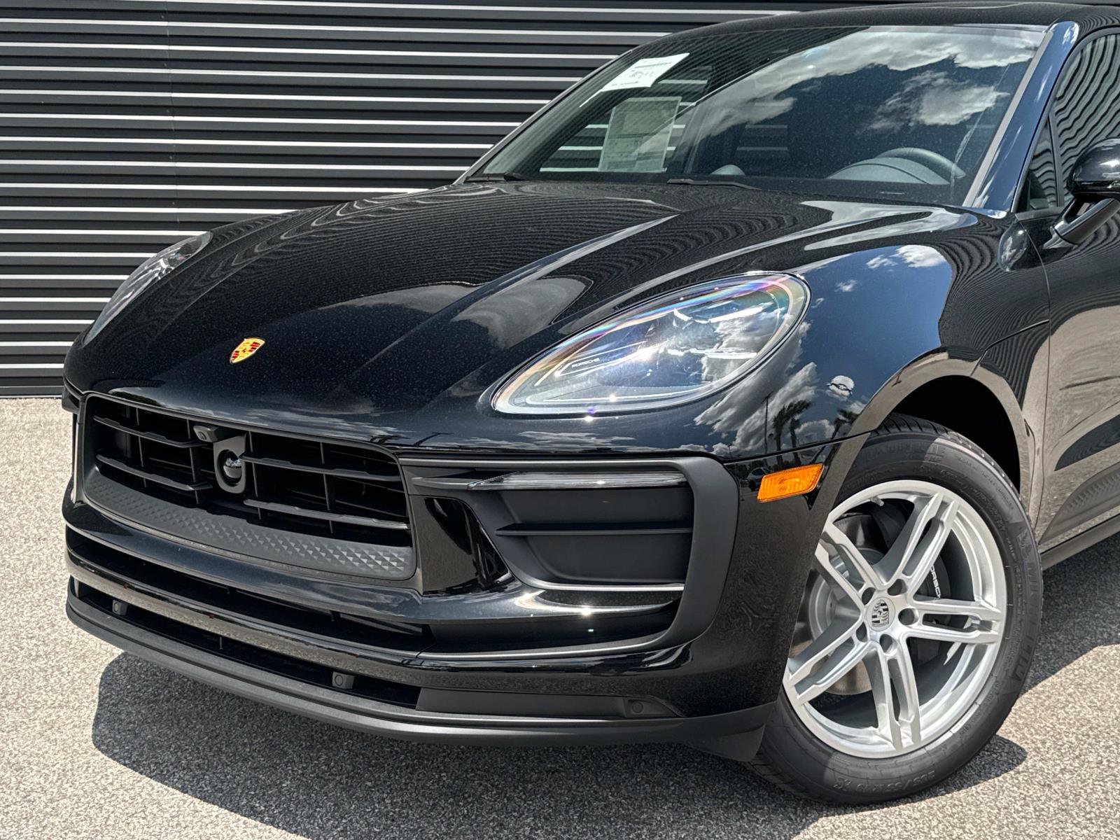 Used 2025 Porsche Macan image 6