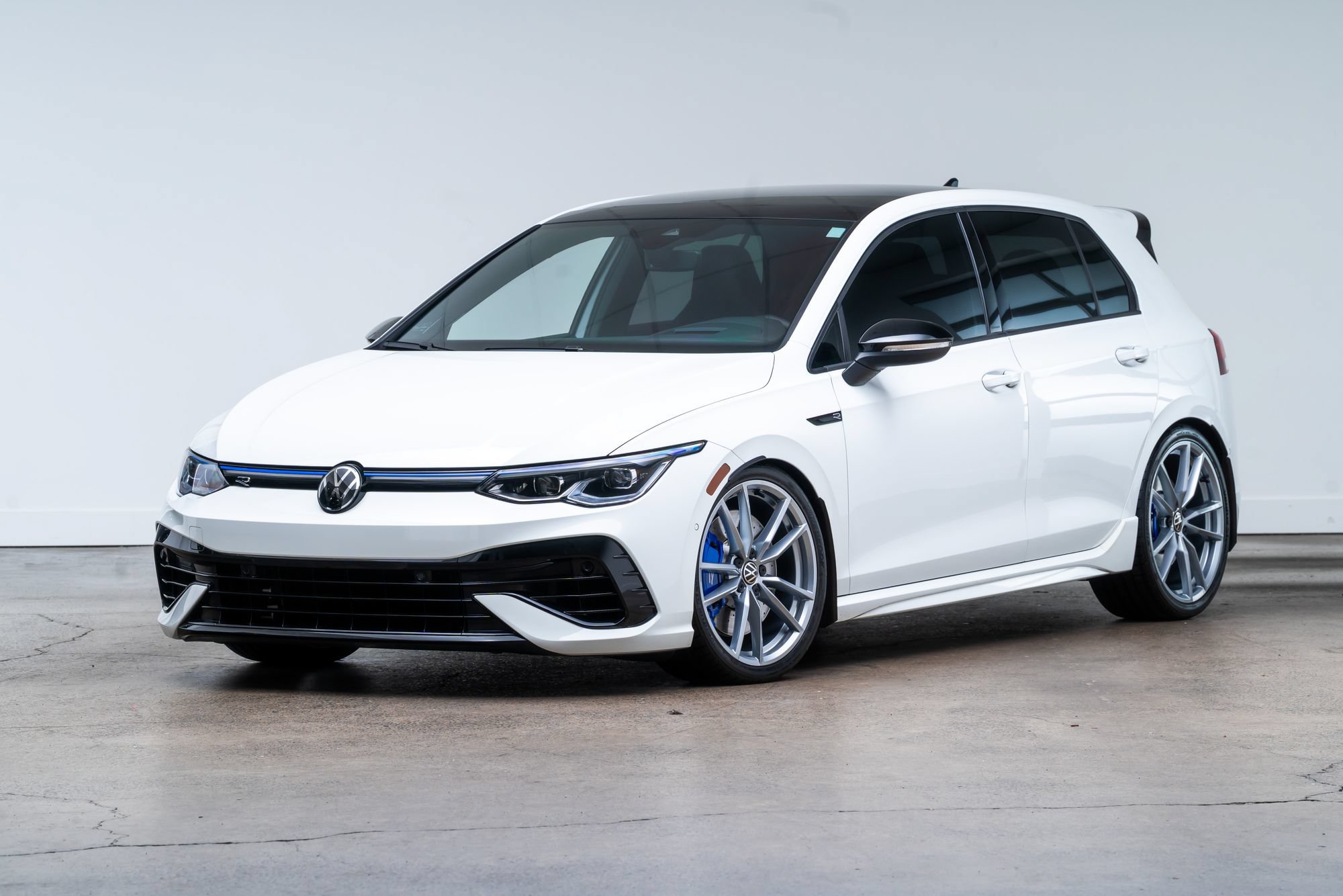 Used 2024 Volkswagen Golf R AWD/4WD image 3