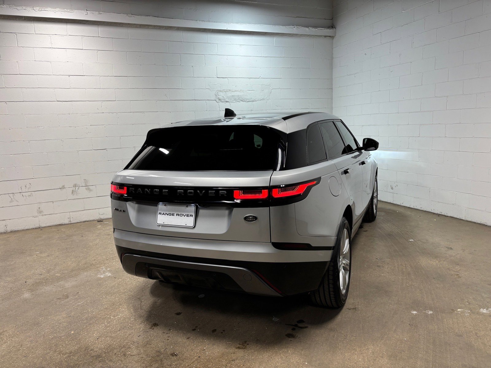 Used 2023 Land Rover Range Rover Velar R-Dynamic S AWD/4WD image 7