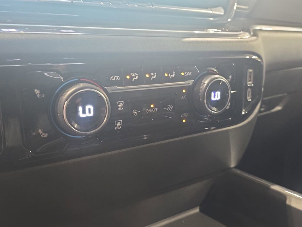 Used 2024 Chevrolet Silverado 3500 LT w/ Convenience Package image 23