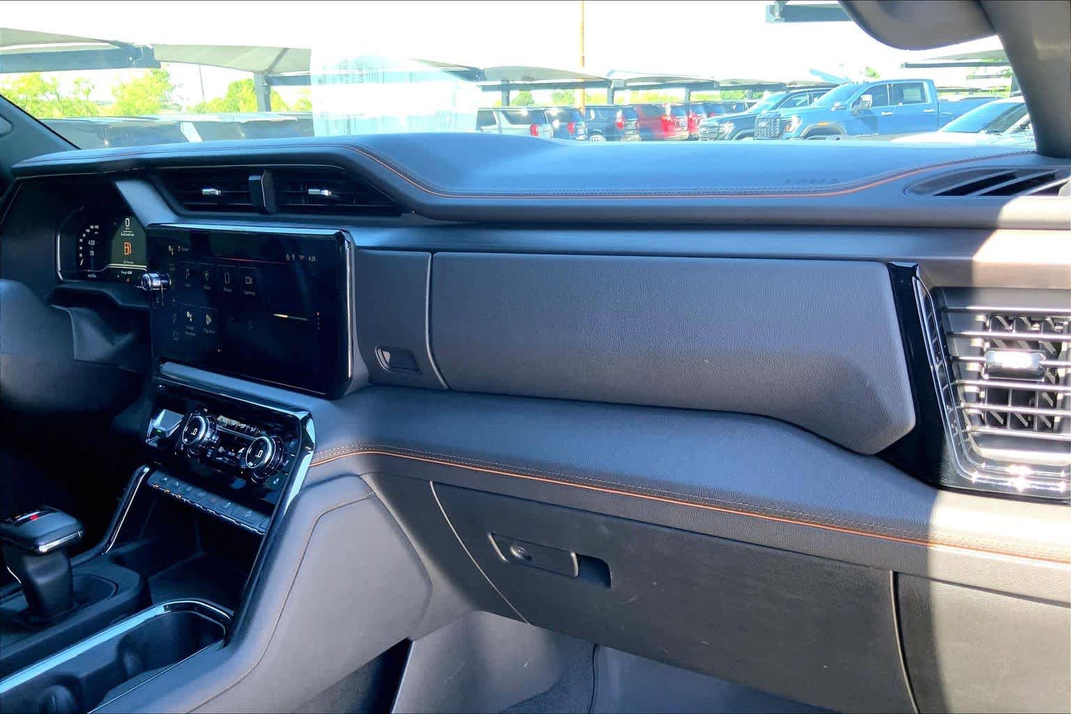 Used 2023 GMC Sierra 1500 AT4 w/ Technology Package AWD/4WD image 18
