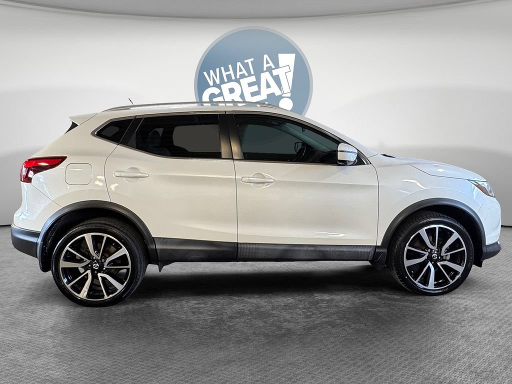 Used 2018 Nissan Rogue Sport SL FWD image 2