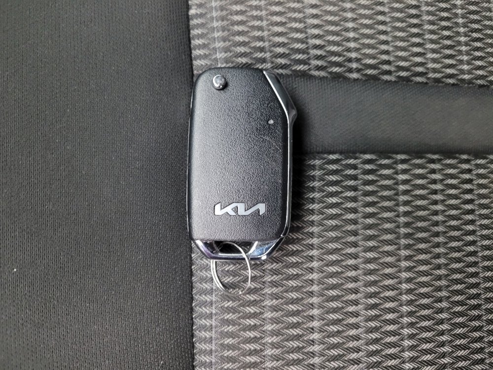 Used 2022 Kia Sorento LX image 32