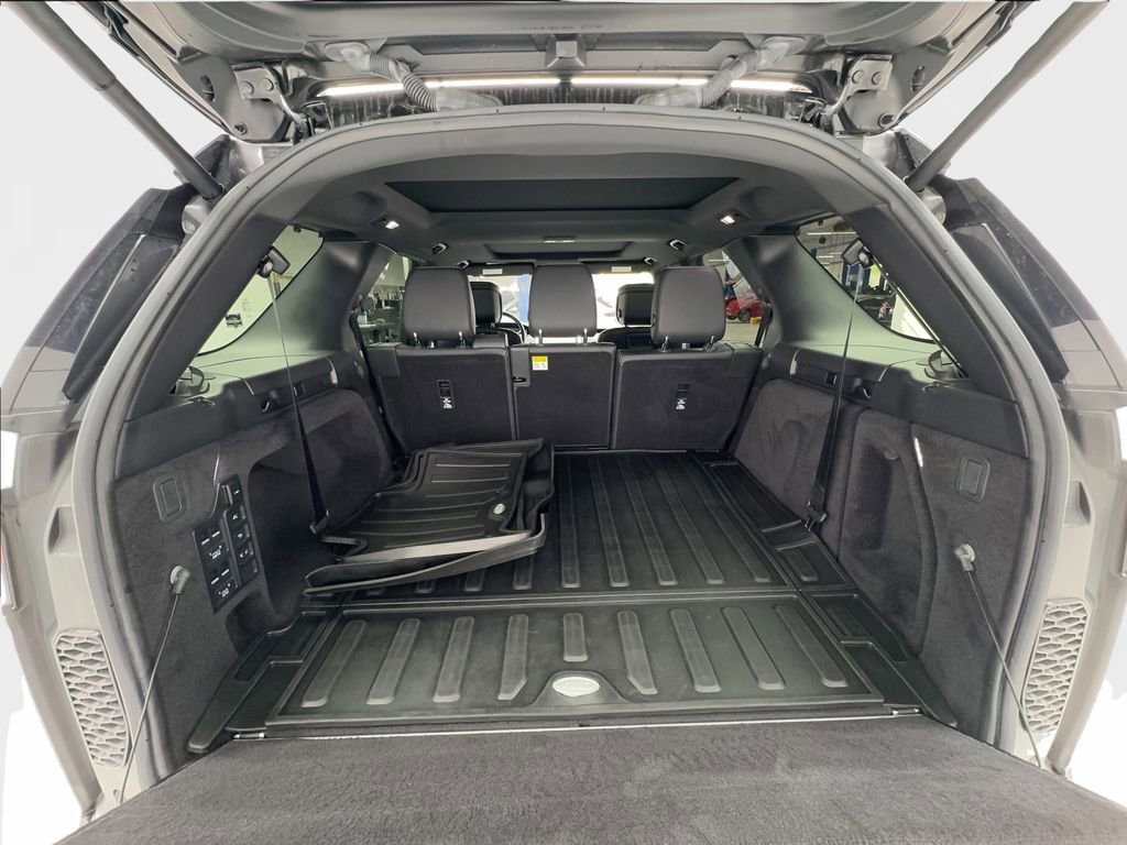 Used 2023 Land Rover Discovery HSE R-Dynamic image 16