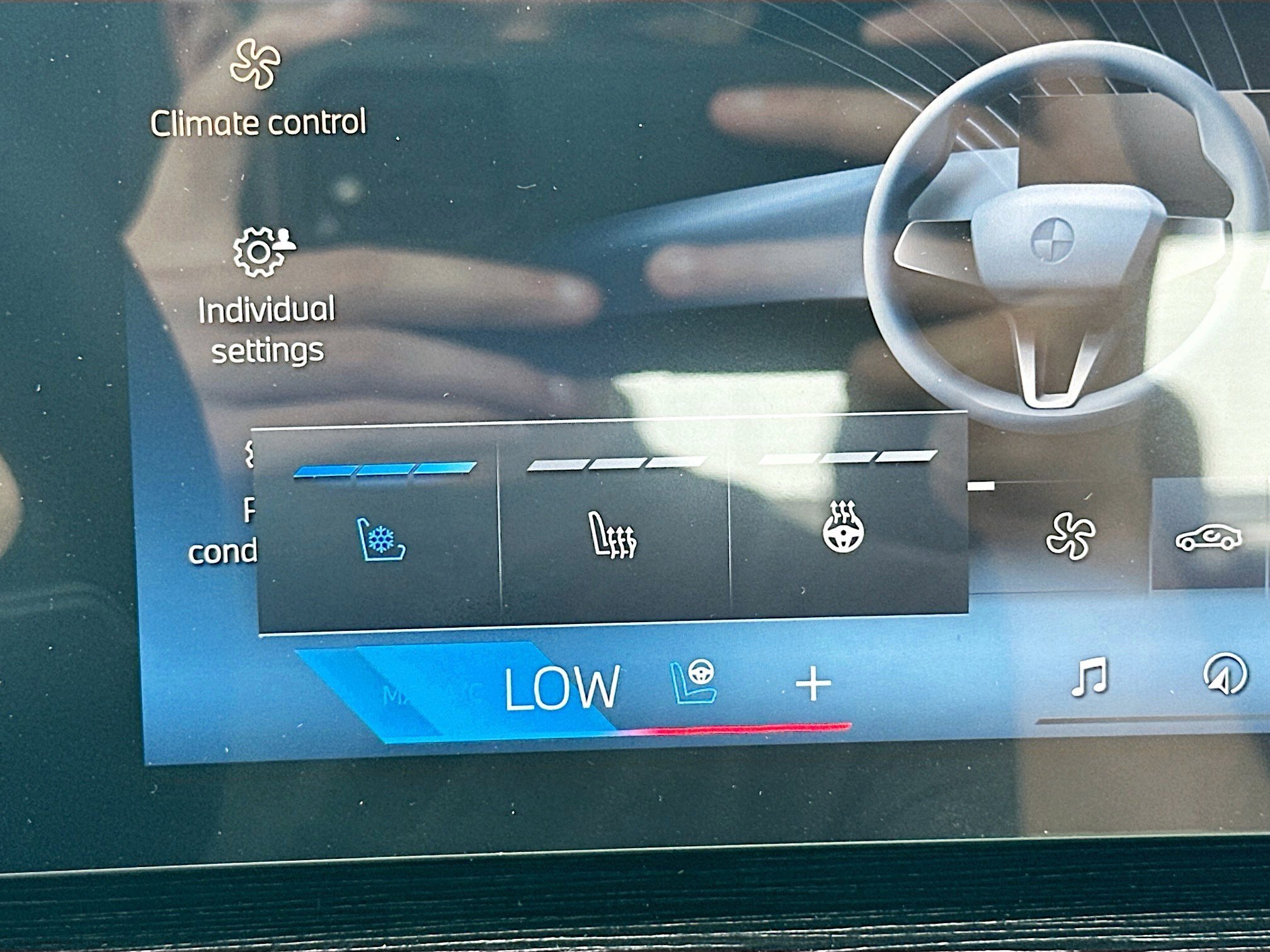 Used 2025 BMW 760i xDrive w/ Executive Package image 21