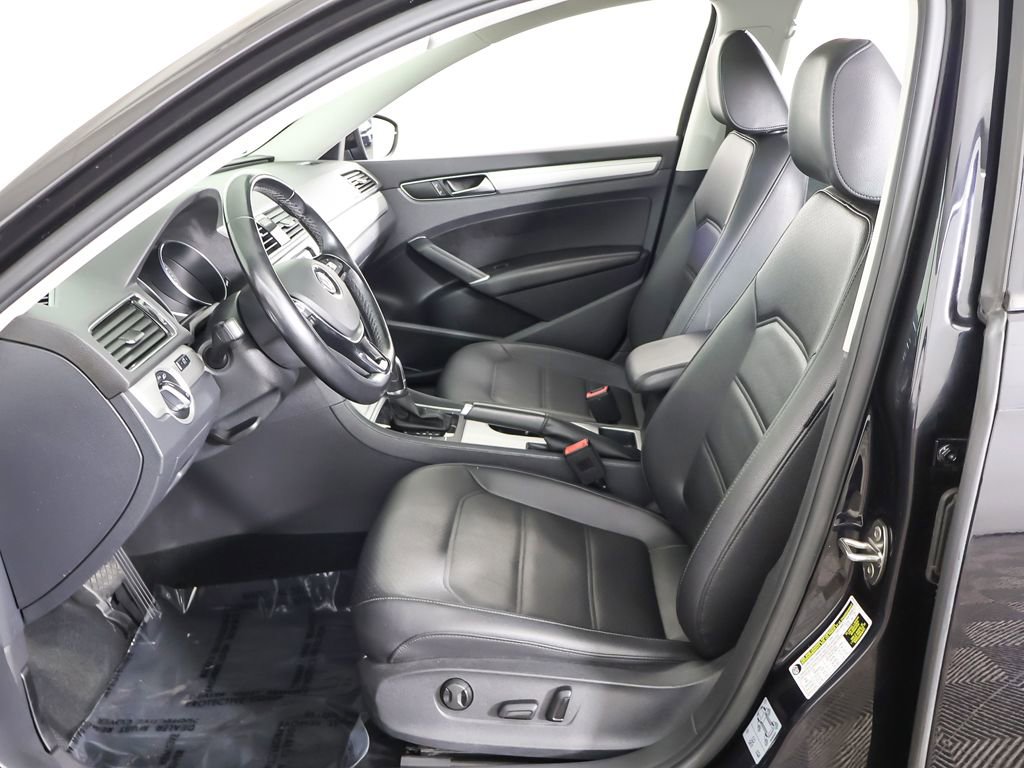Used 2019 Volkswagen Passat 2.0T Wolfsburg FWD image 31