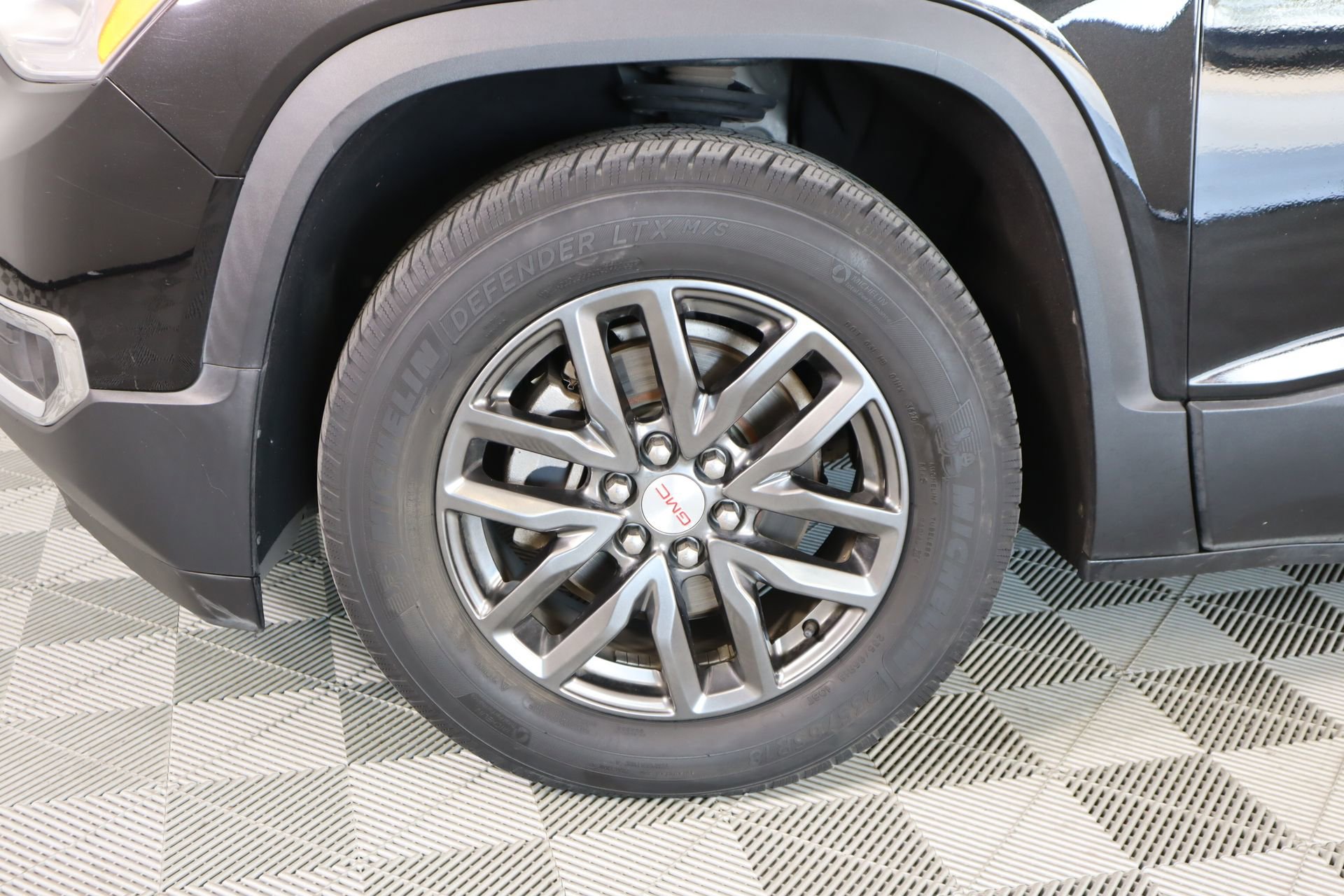 Used 2017 GMC Acadia SLT image 19