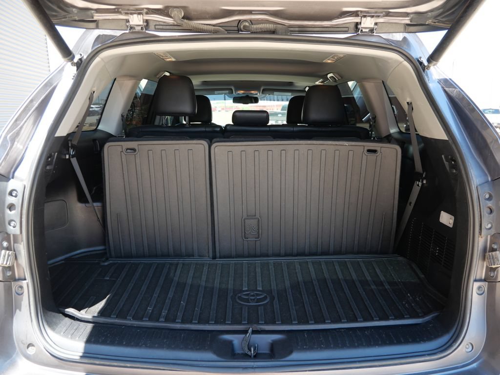 Used 2016 Toyota Highlander XLE AWD/4WD image 25