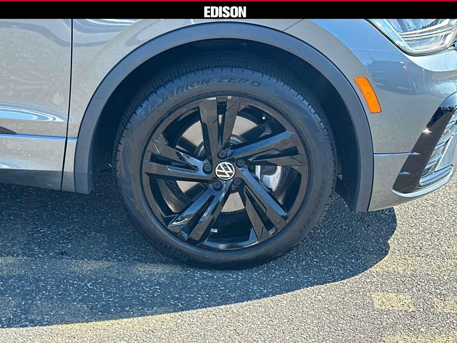 Used 2023 Volkswagen Tiguan SE R-Line AWD/4WD image 6