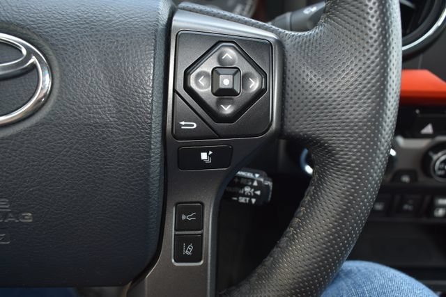 Used 2018 Toyota Tacoma TRD Off-Road w/ Technology Package AWD/4WD image 23