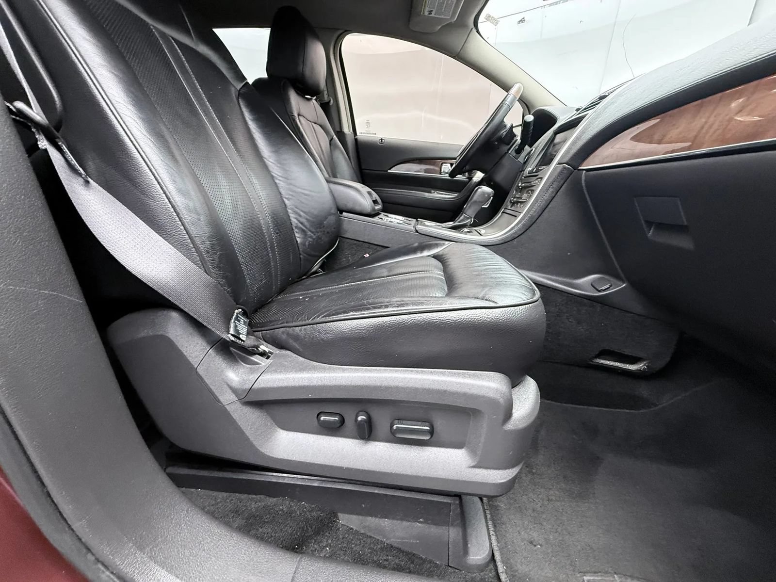 Used 2014 Lincoln MKX AWD w/ Equipment Group 102A image 11