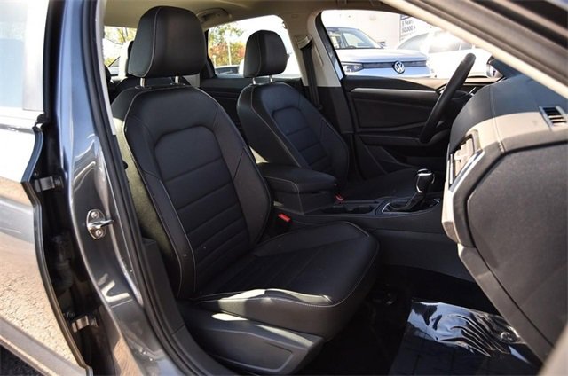 Certified 2024 Volkswagen Jetta SE w/ Panoramic Sunroof Package image 21