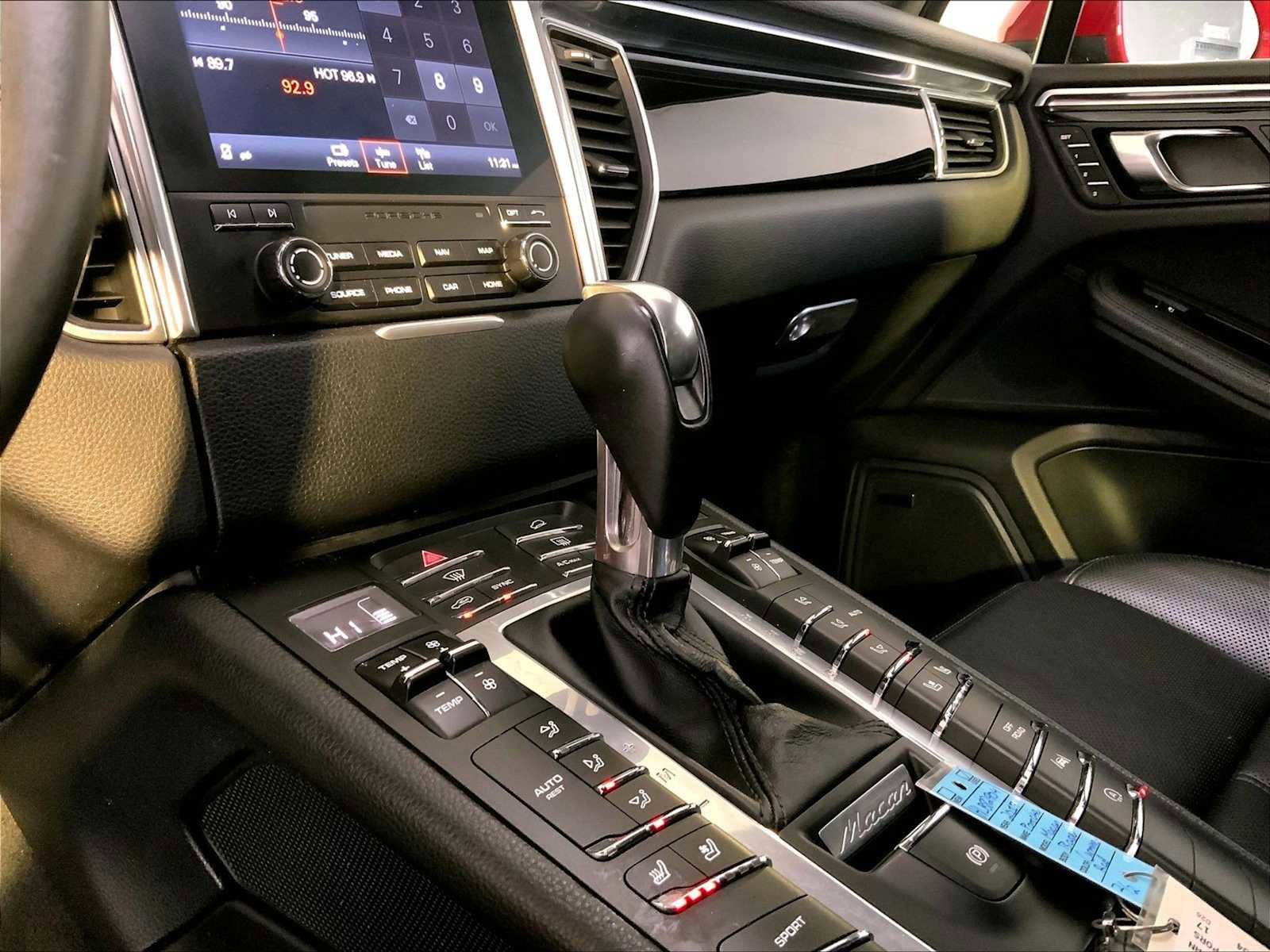 Certified 2017 Porsche Macan image 17