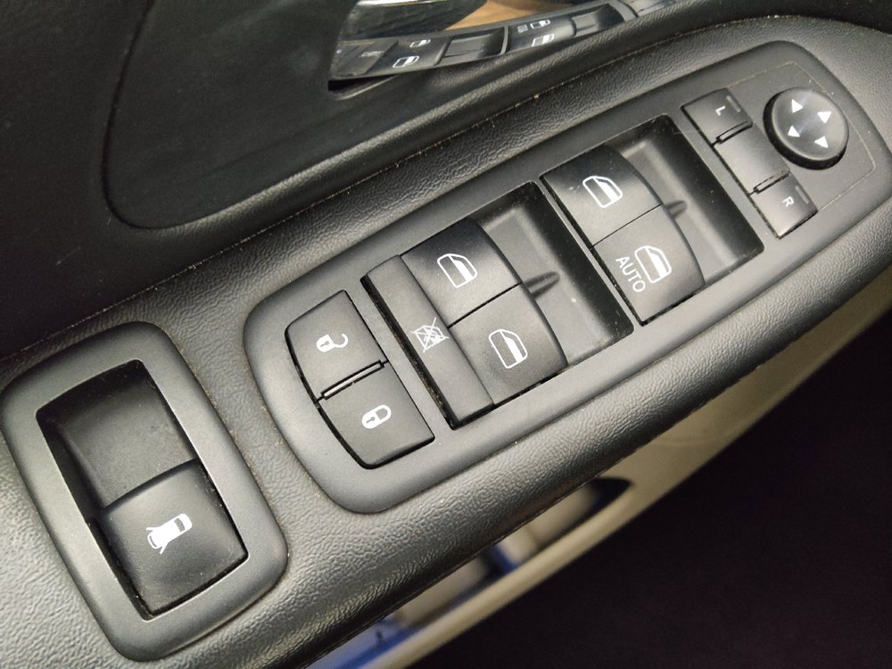 Used 2016 Dodge Grand Caravan SXT FWD image 27