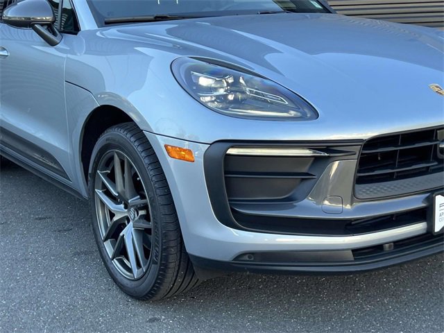 Certified 2025 Porsche Macan Turbo image 9