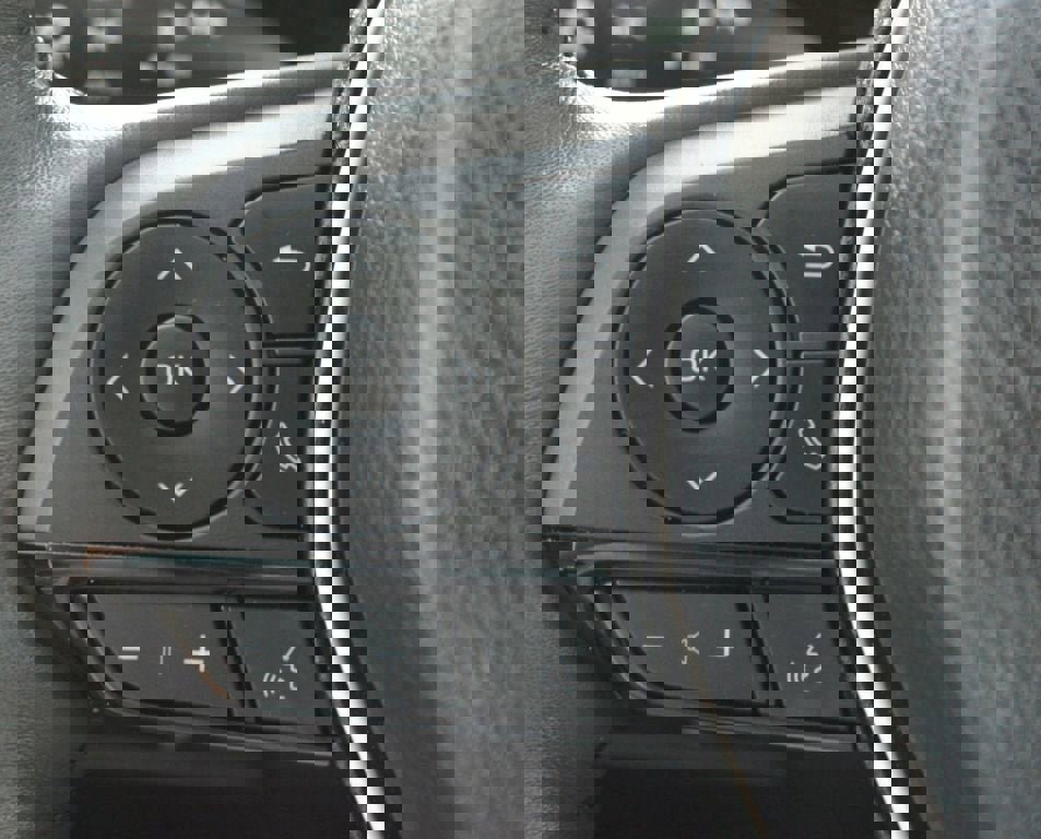 Used 2023 Toyota Venza Limited image 10