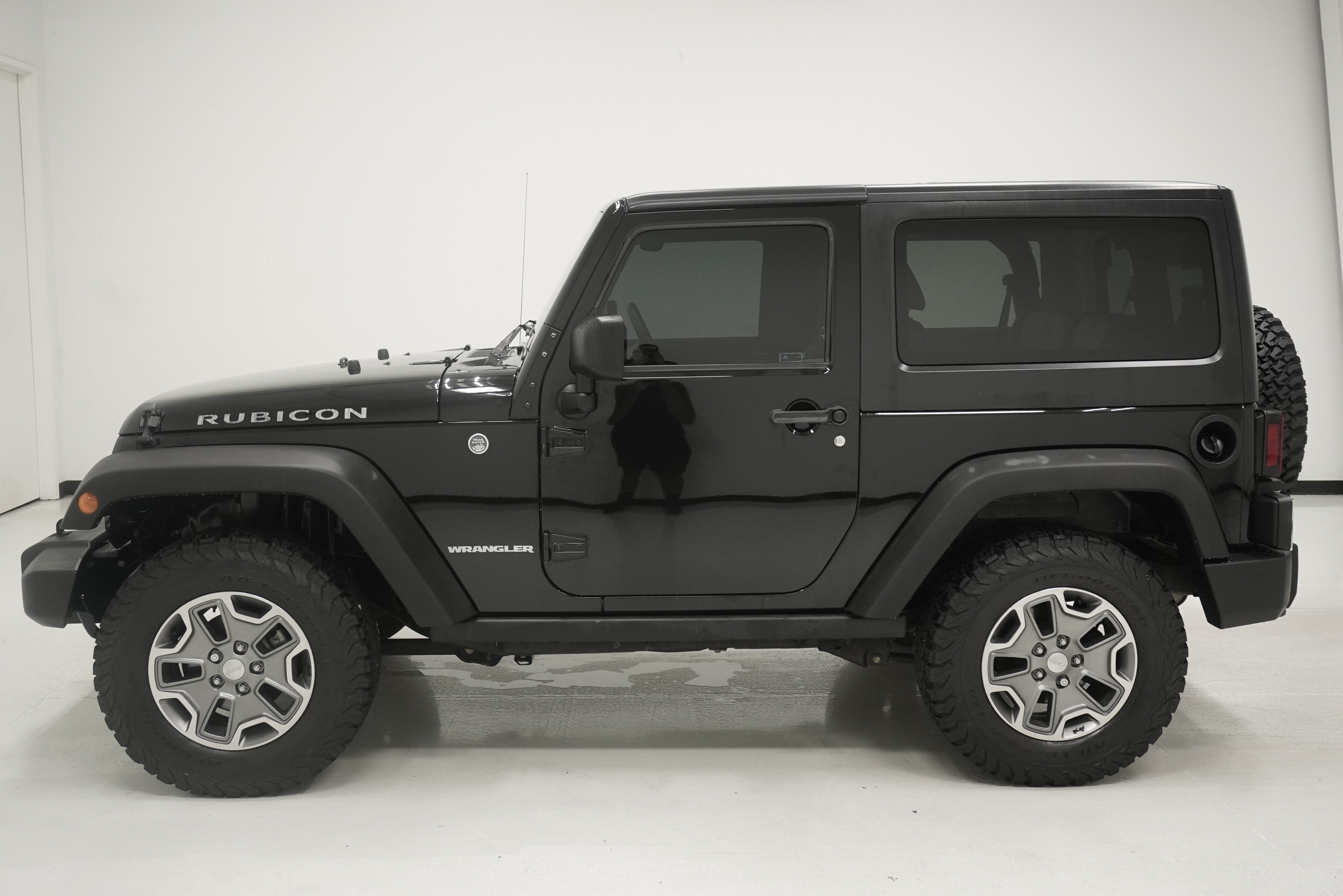 Used 2017 Jeep Wrangler Rubicon w/ Power Convenience Group AWD/4WD image 7