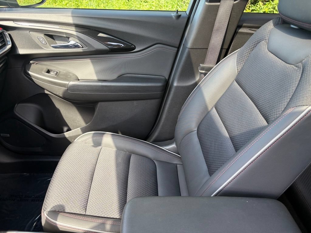 Used 2022 Chevrolet TrailBlazer RS w/ Sun and Liftgate Package AWD/4WD image 18