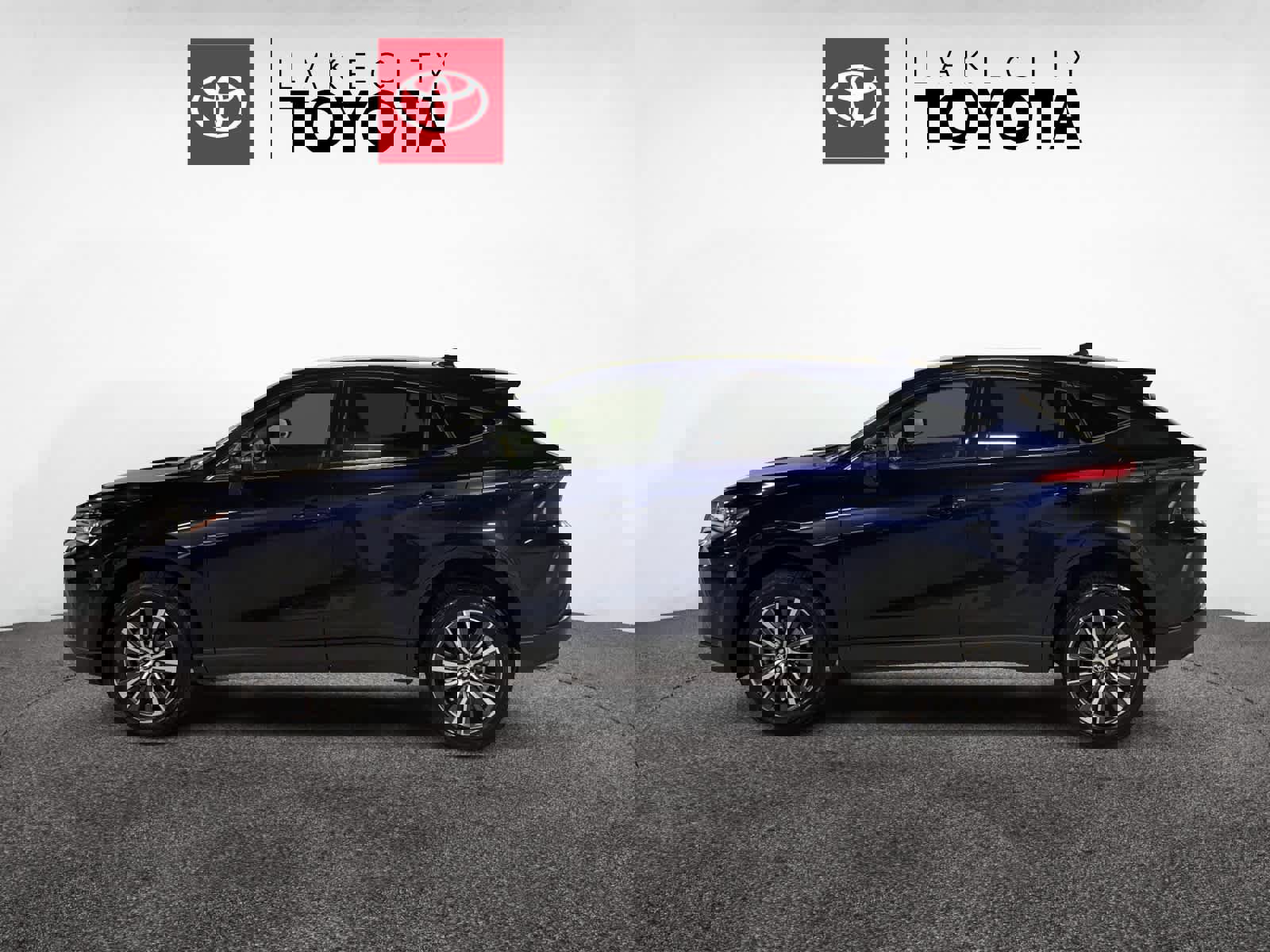 Used 2022 Toyota Venza LE AWD/4WD image 3