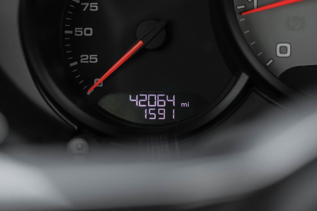 Used 2018 Porsche 718 Cayman S image 15